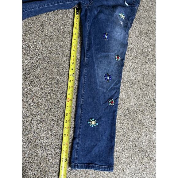 Chico’s Girlfriend Cropped Sequin Stones Embellished Ankle Jeans Size 8 (1) - Picture 5 of 6